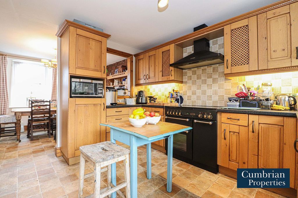 Property photo 2 of 19 Dining Kitchen