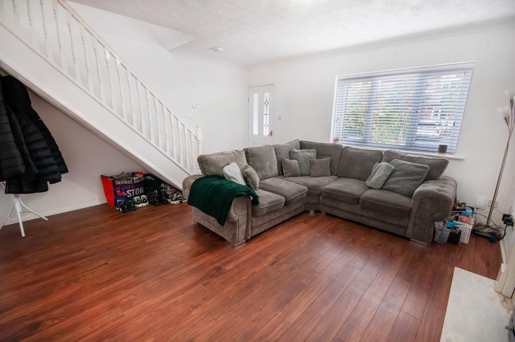 Property photo 3 of 32 Lounge