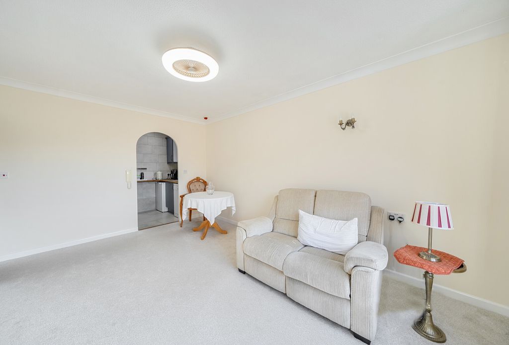 Property photo 3 of 10 1372586-14-6900A3...