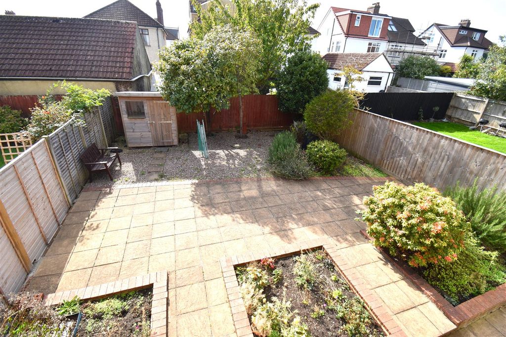 Property photo 2 of 20