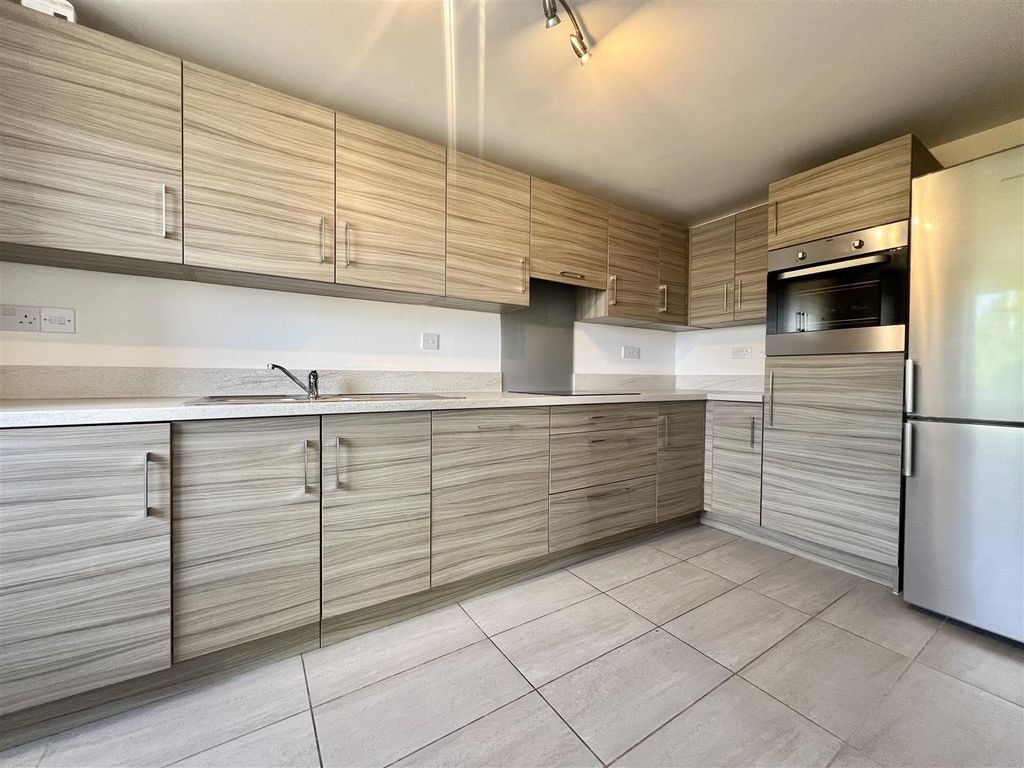 Property photo 2 of 10 Kitchen