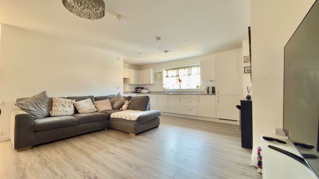 Property photo 3 of 8