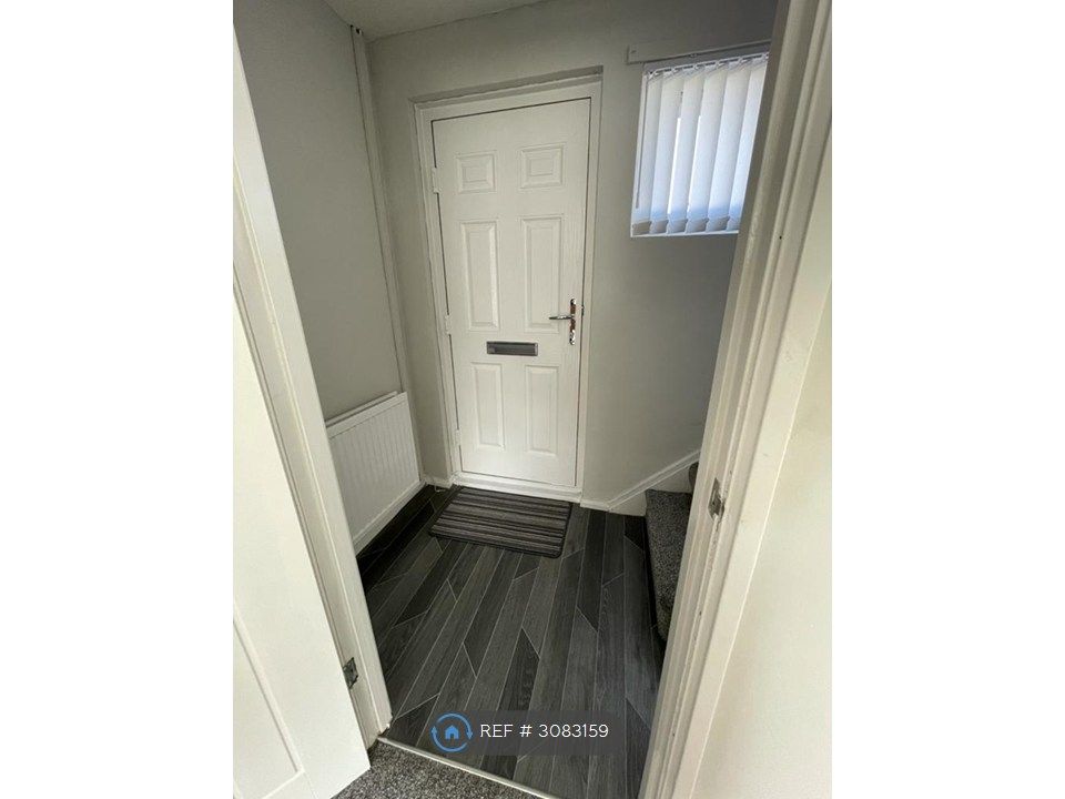 Property photo 2 of 14 Entrance Hallway