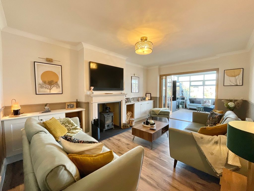 Property photo 2 of 27