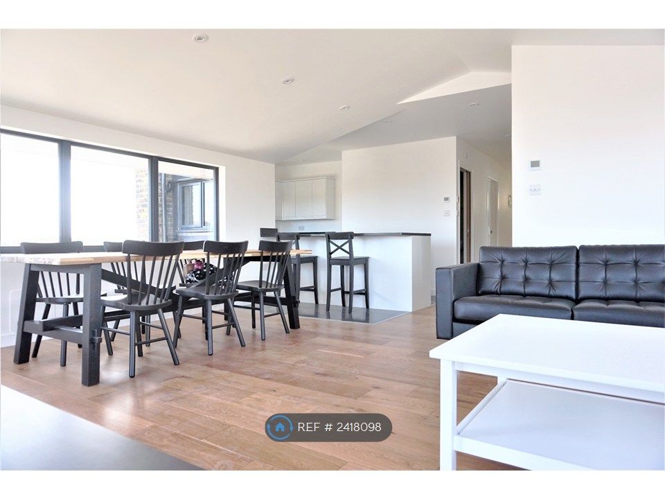 Property photo 2 of 16 Dining Table And Peninsula Seating