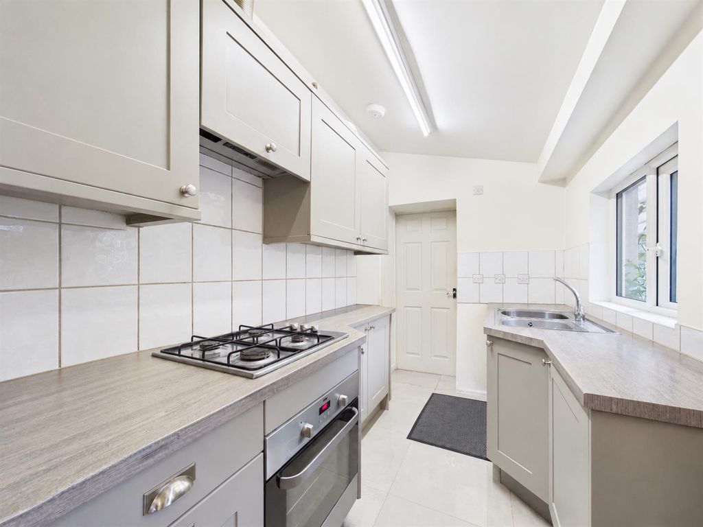 Property photo 2 of 11 Kitchen