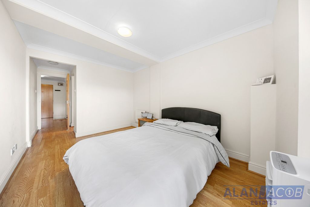 Property photo 3 of 39