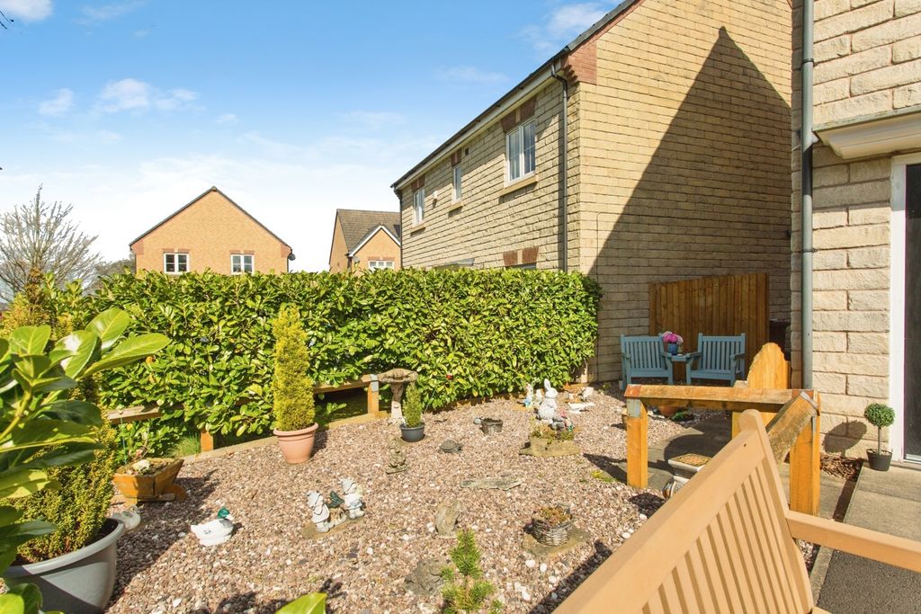 Property photo 2 of 19 Front Garden