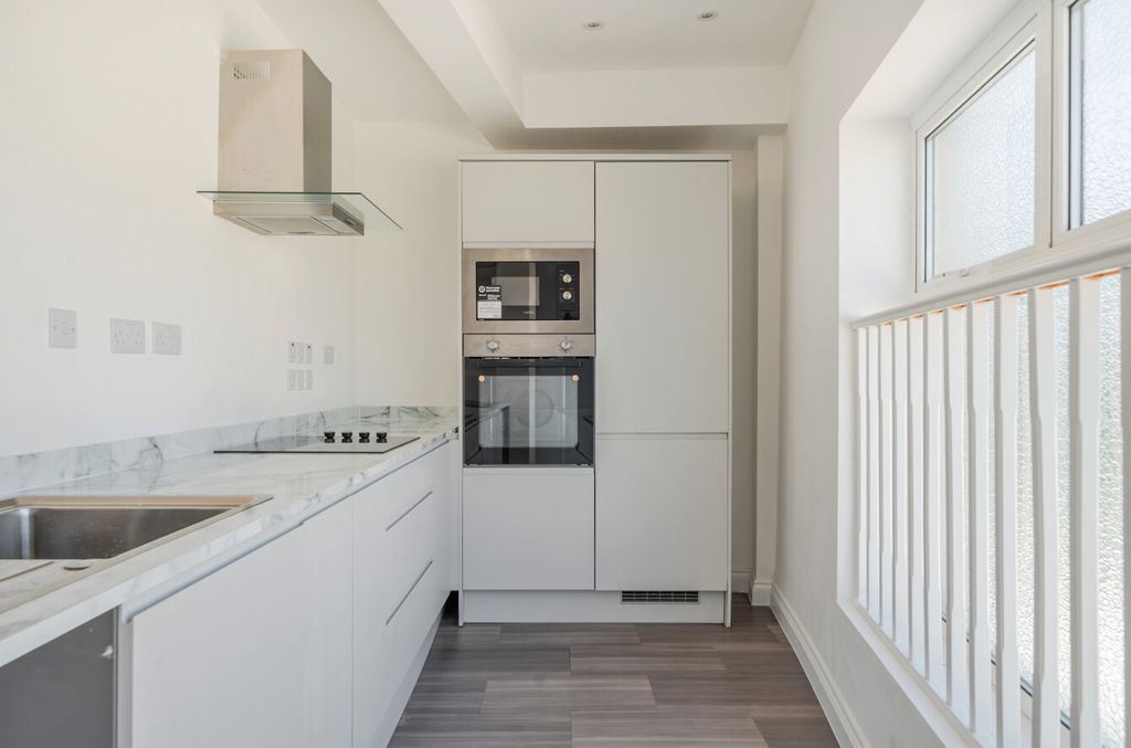 Property photo 2 of 18 1504149-13-19Ff6B...