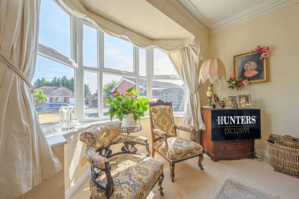Property photo 2 of 39