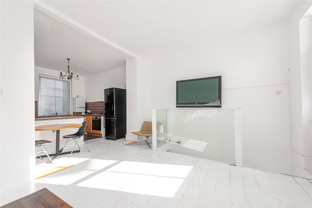 Property photo 3 of 17 Picture No. 08