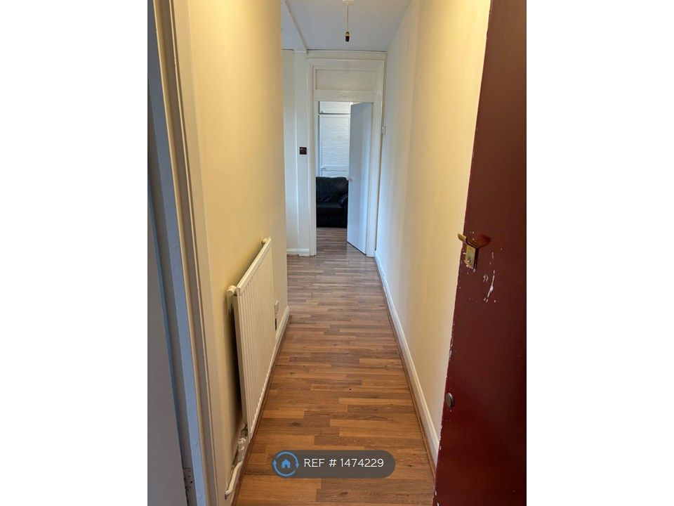 Property photo 3 of 18 Hallway