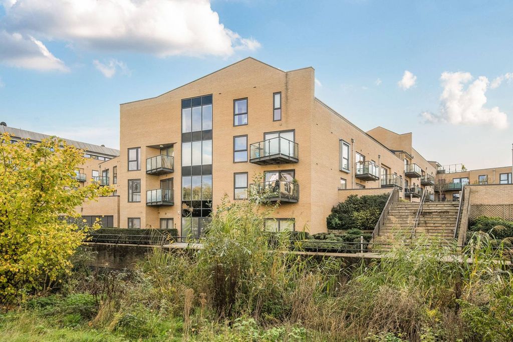 Property photo 2 of 20