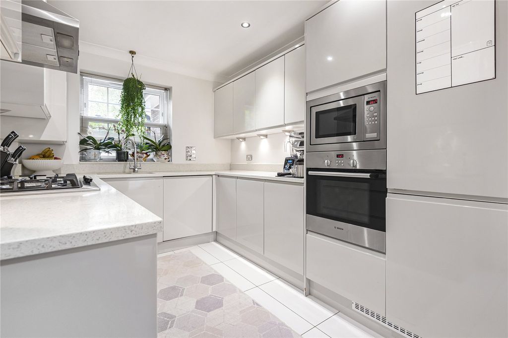 Property photo 2 of 19 Picture No. 12