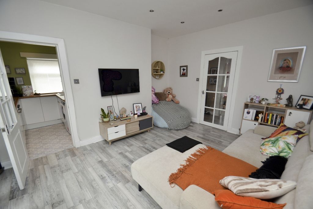 Property photo 3 of 14 4504376