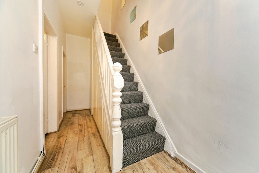 Property photo 3 of 17 Photo