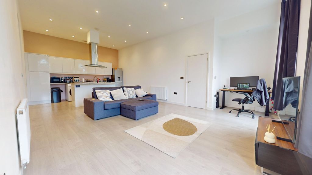 Property photo 3 of 46 4275124