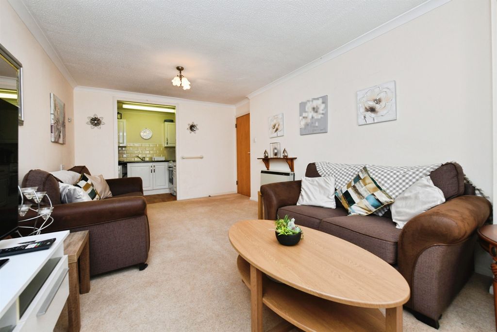 Property photo 2 of 11