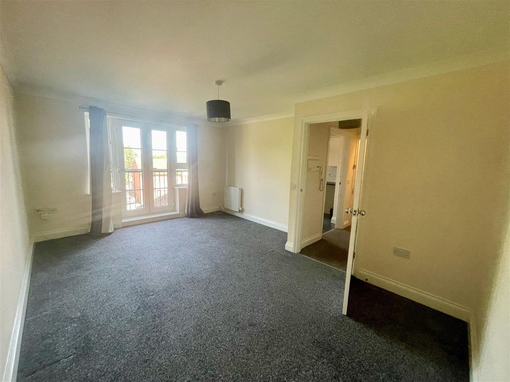 Property photo 2 of 7 Lounge 3.Jpg