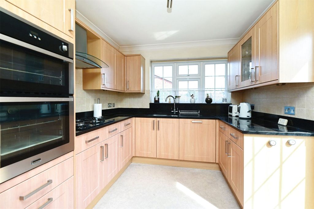 Property photo 3 of 15 Picture No. 12