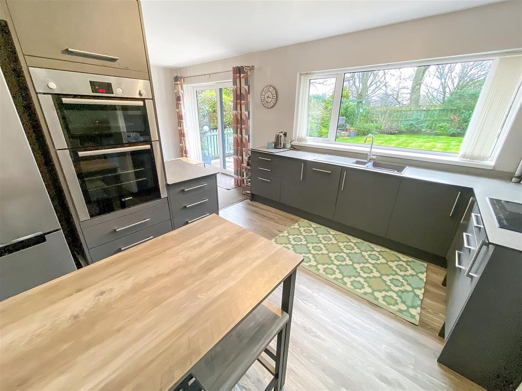 Property photo 2 of 17 Kitchen (1).Jpg