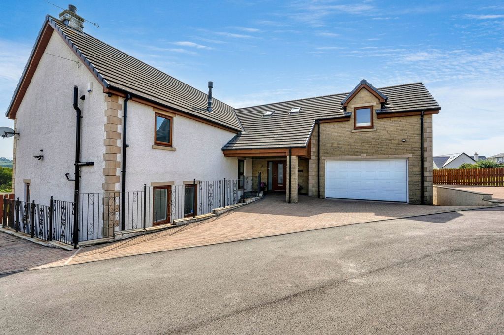 Property photo 2 of 37