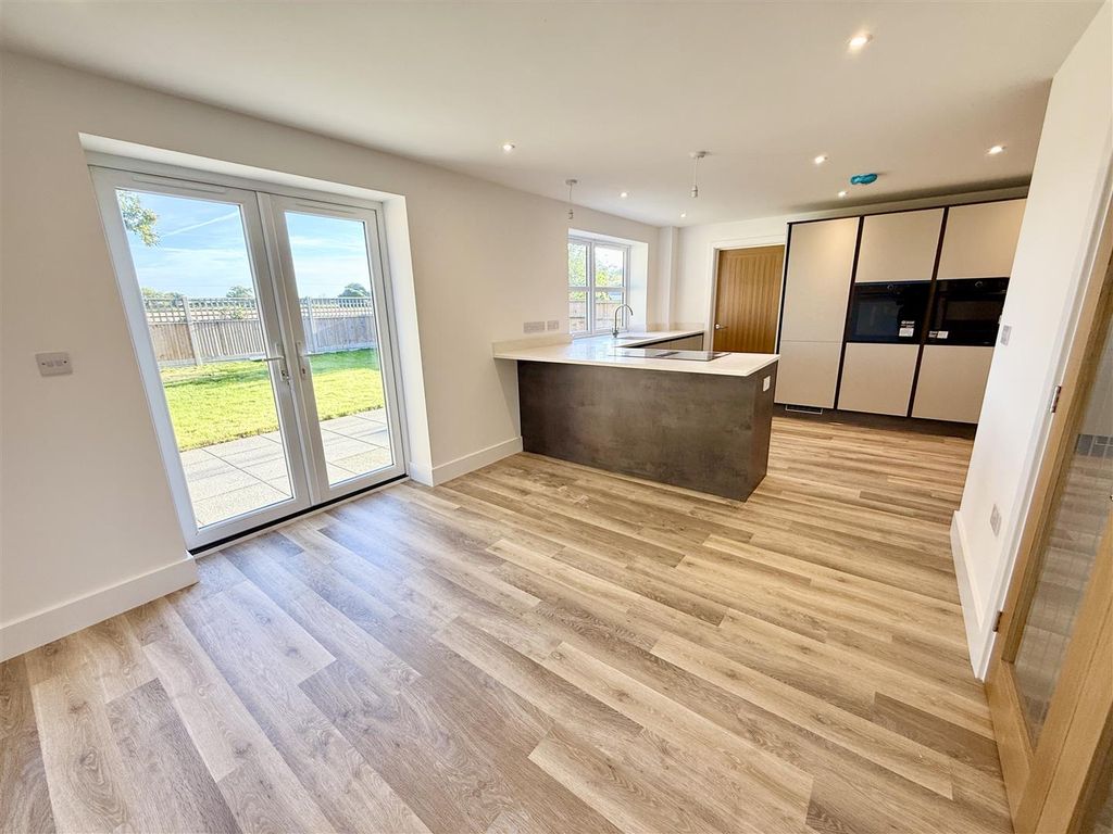 Property photo 3 of 27 Kitchen Dining Day Room