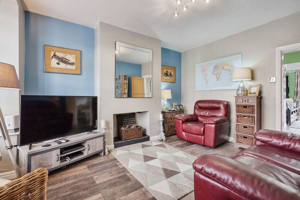 Property photo 2 of 17 Pbox-Img.Jpg
