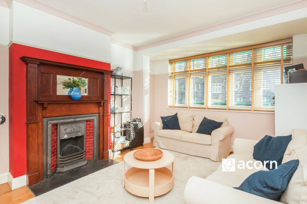 Property photo 2 of 10 680Be5Bf-9Ec7-F01...