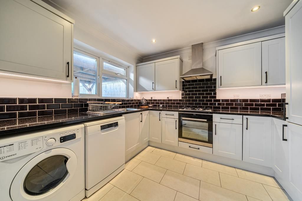 Property photo 3 of 19 Kitchen