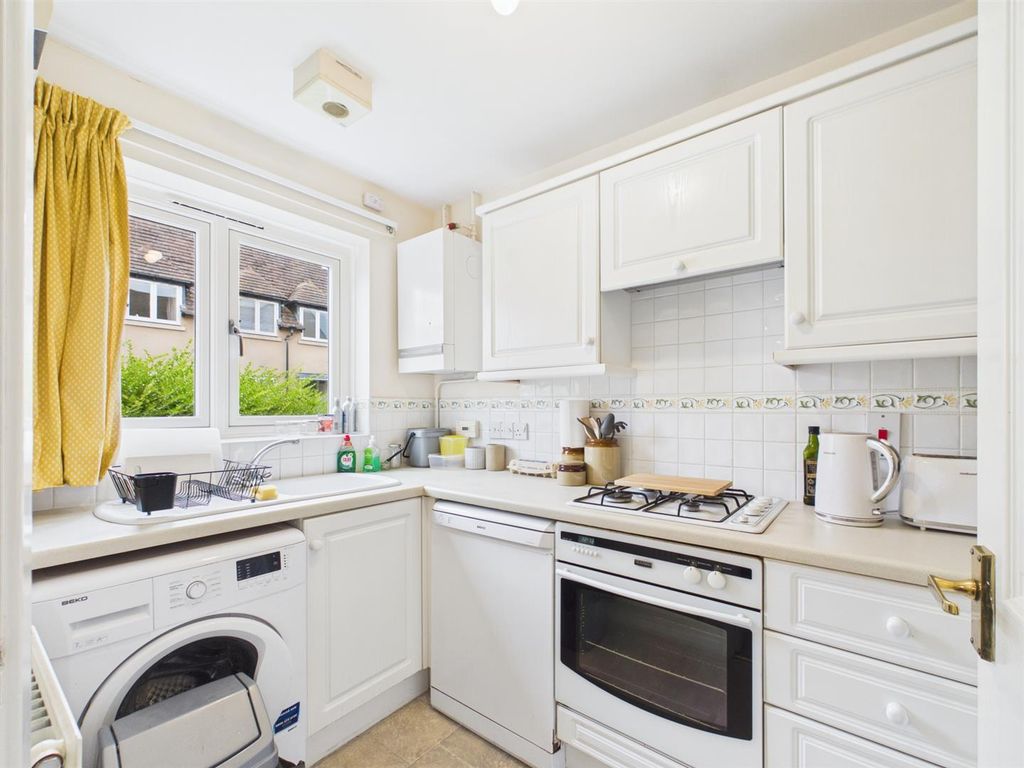 Property photo 2 of 10 Kitchen