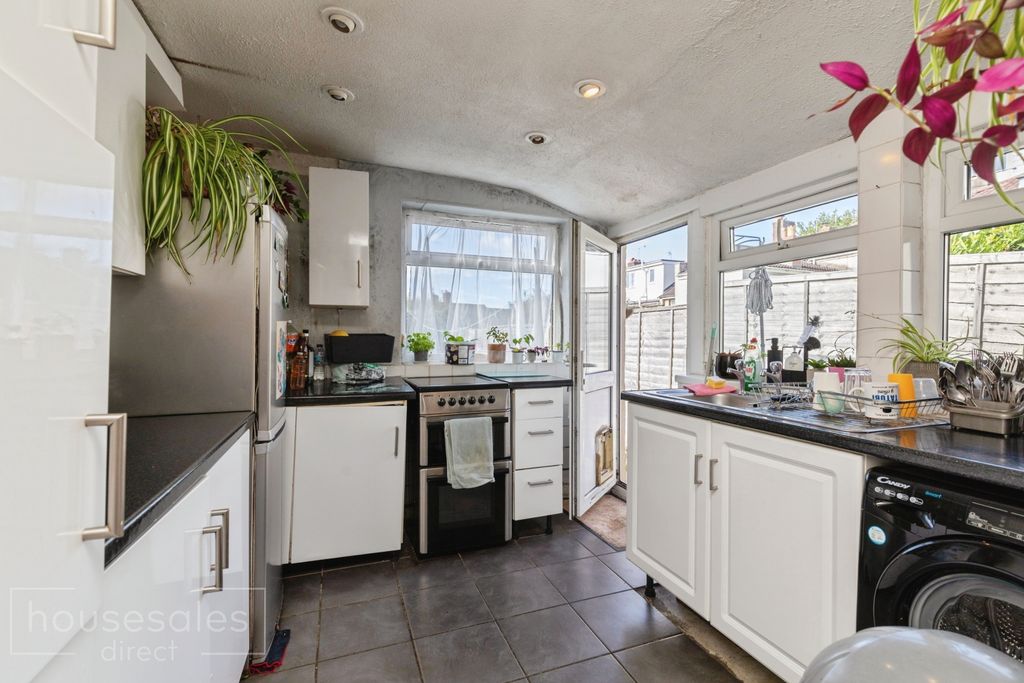 Property photo 2 of 10