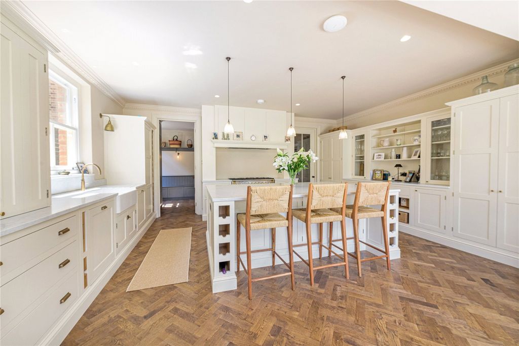 Property photo 3 of 7 Kitchen