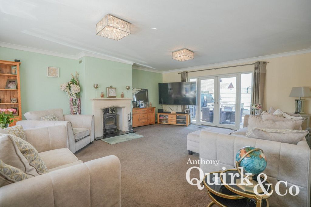 Property photo 2 of 26