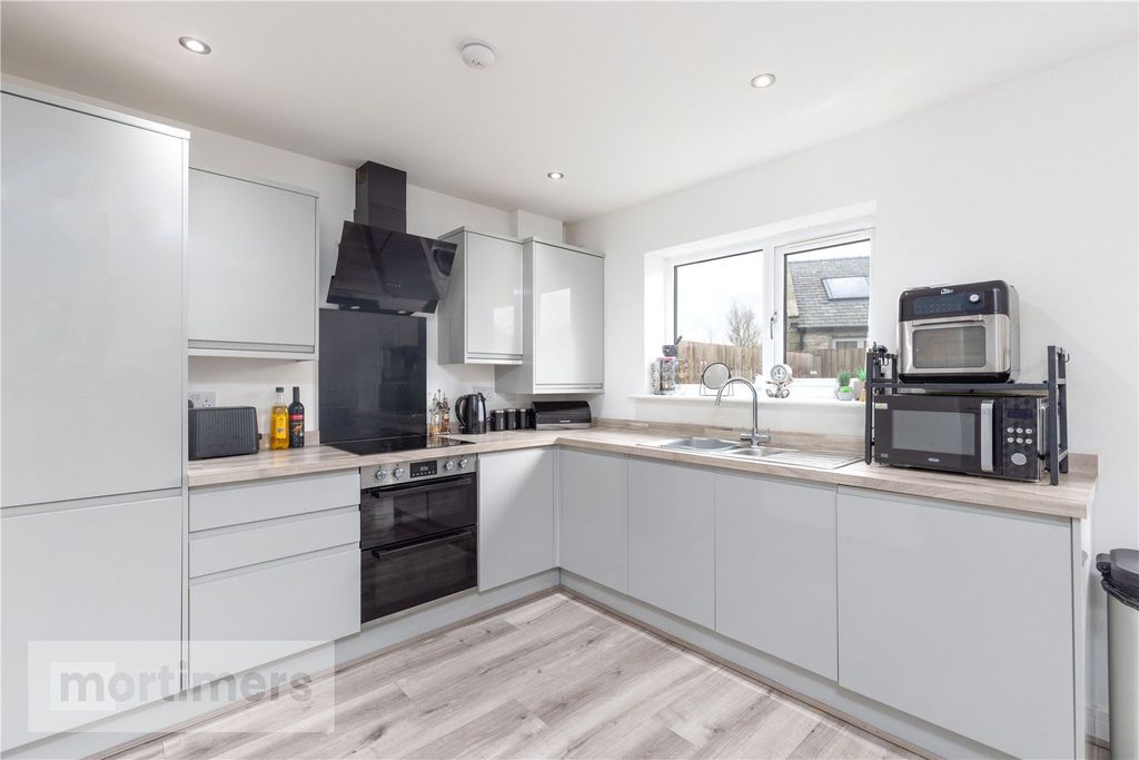 Property photo 2 of 20 Kitchen