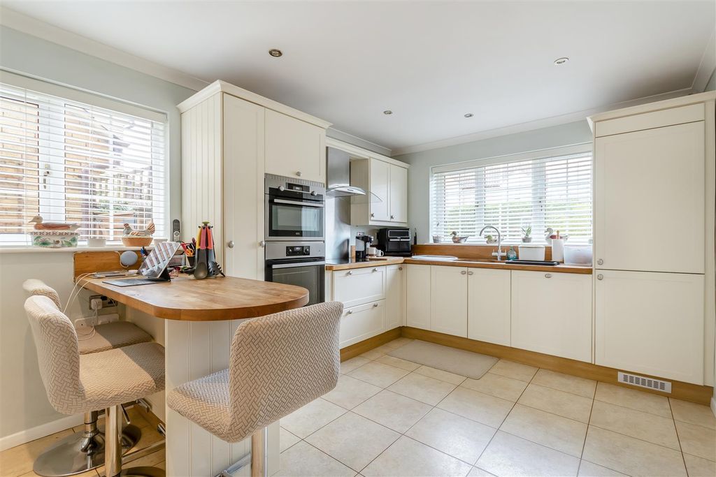 Property photo 3 of 27