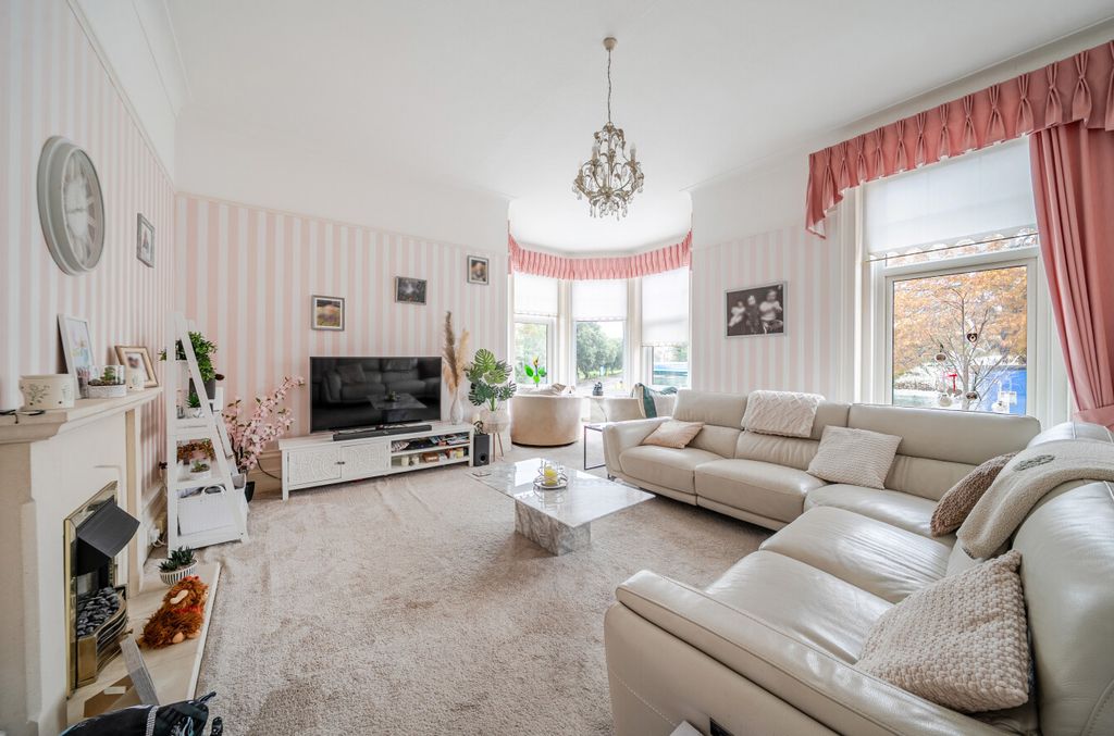 Property photo 2 of 16 1531008-16-1A12F6...