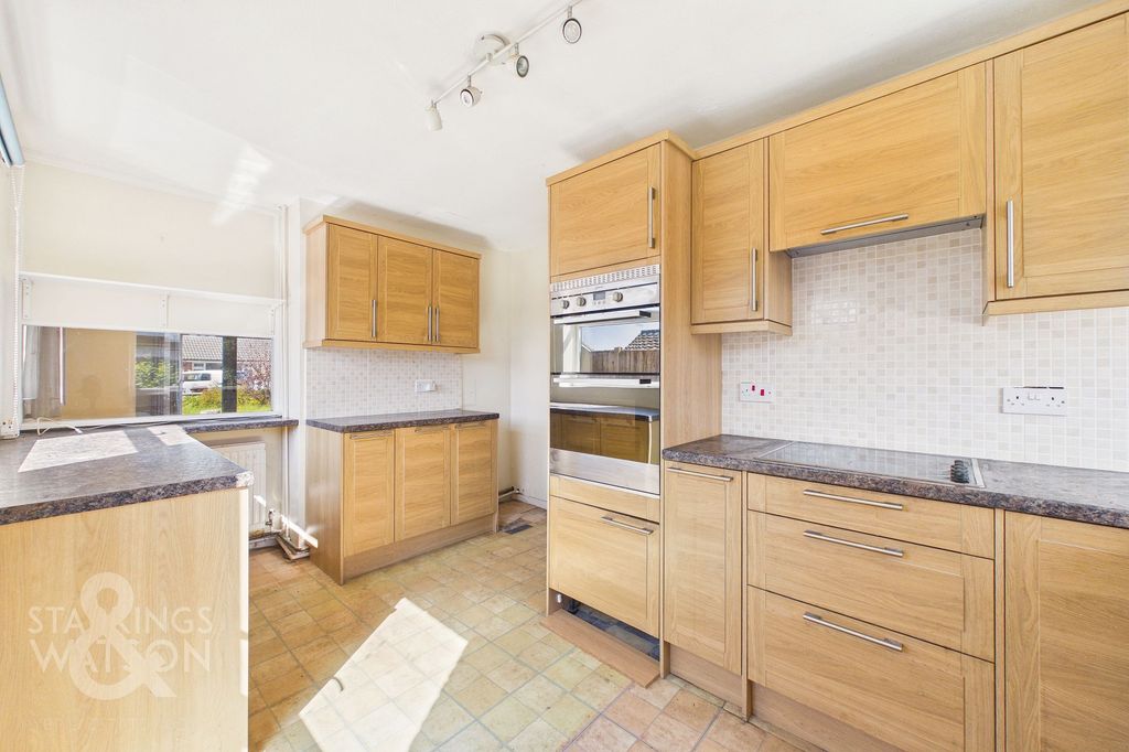 Property photo 3 of 23