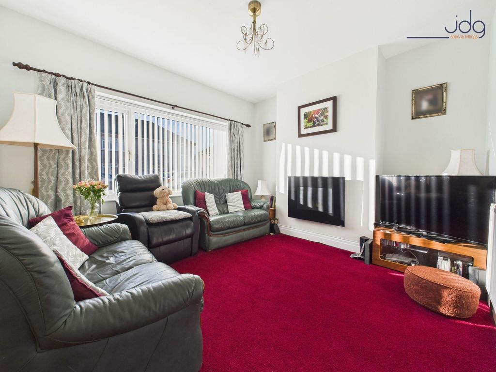 Property photo 2 of 16 Lounge