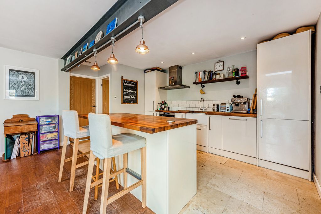 Property photo 3 of 24