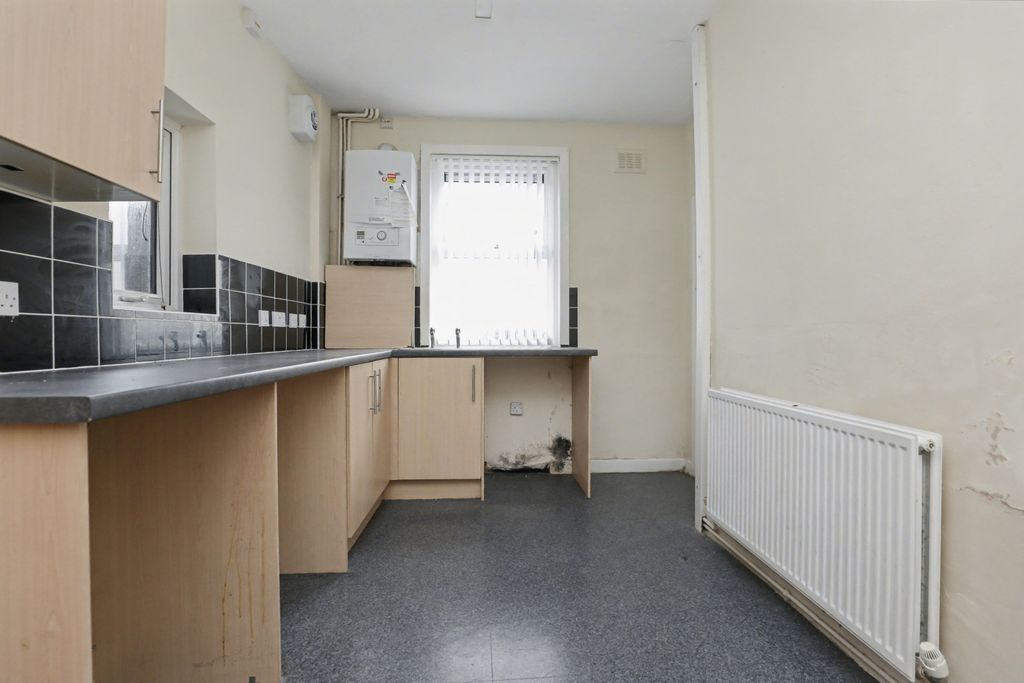 Property photo 3 of 17 50 Isaac Street, Liverpool, L8 4Tj
