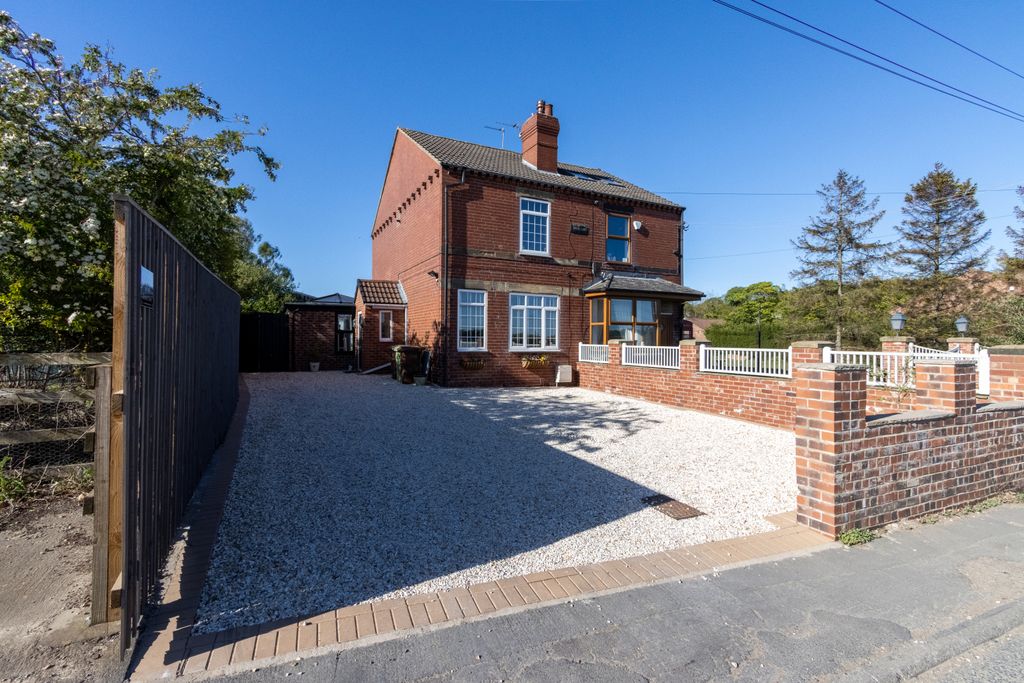 Property photo 1 of 20 3 Bedroom Semi Detached For Sale