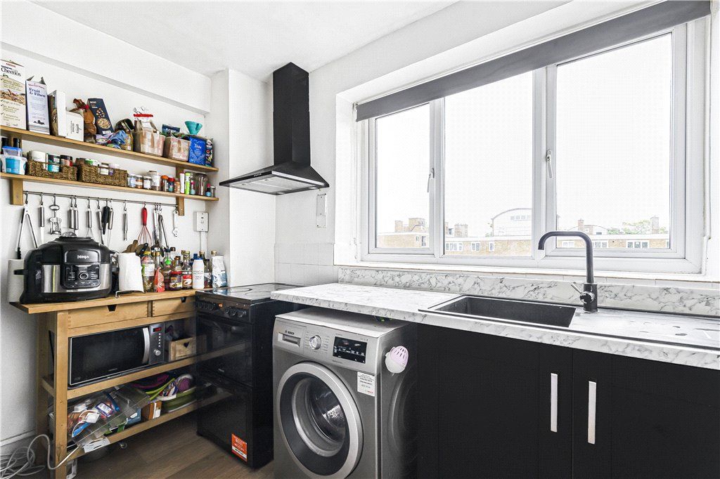 Property photo 3 of 9 Kitchen