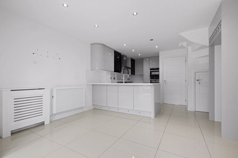 Property photo 2 of 15 Photo 17