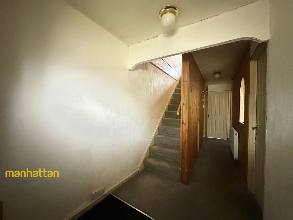 Property photo 2 of 14 Hallway