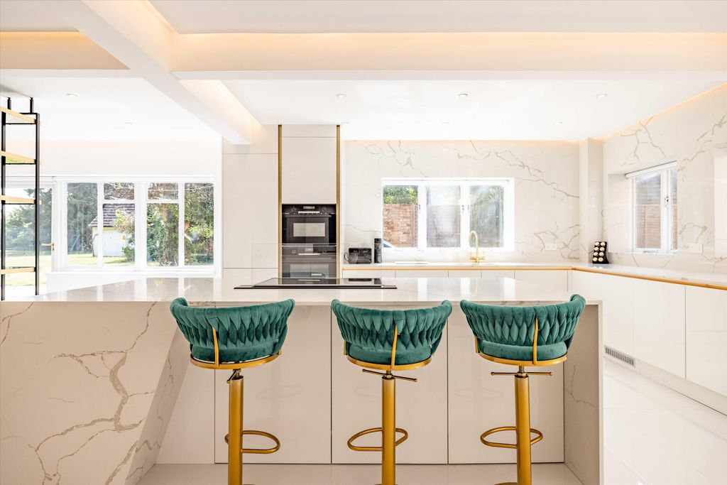 Property photo 1 of 18 Image