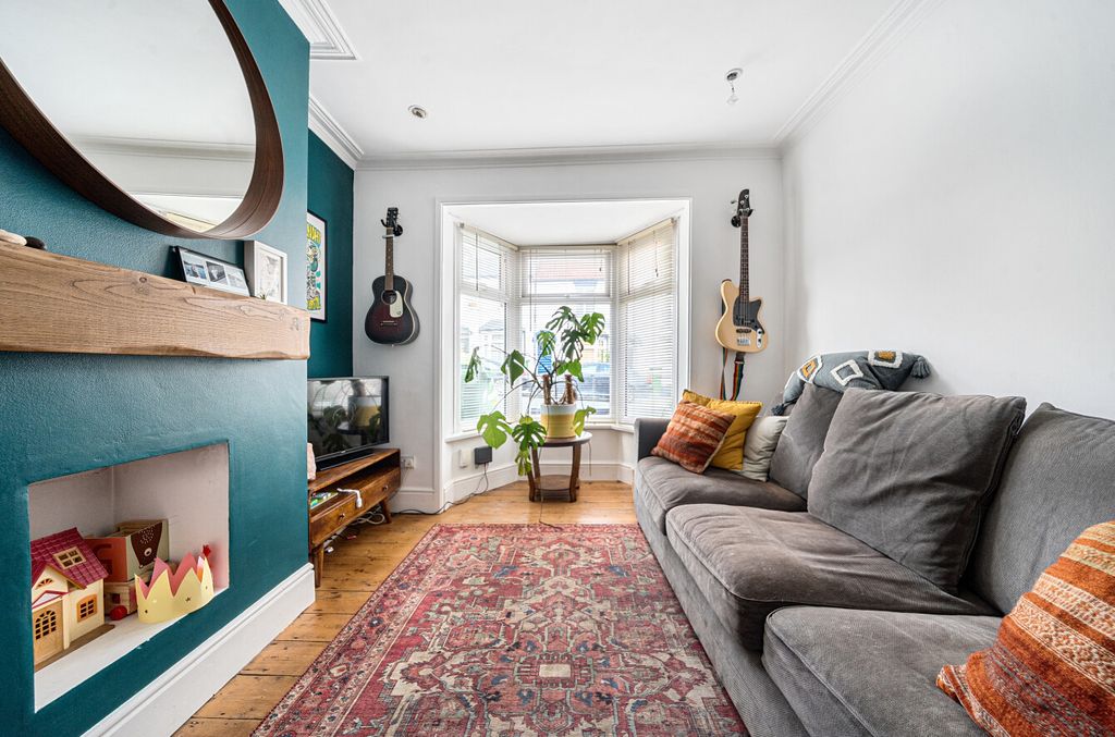 Property photo 2 of 12 1340111-31-68c068...