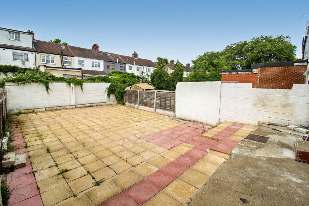 Property photo 3 of 10