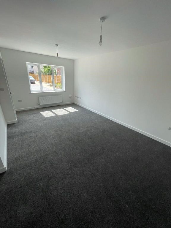 Property photo 2 of 8 Picture No. 01