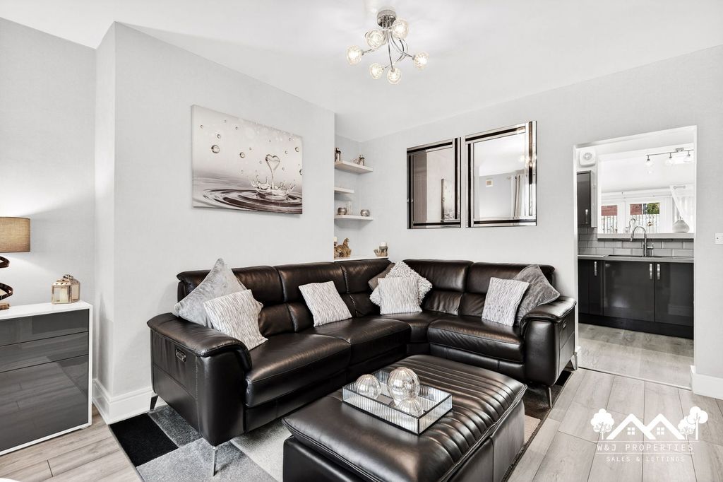 Property photo 2 of 33